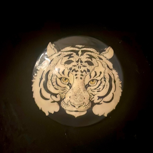 Tiger Pin- black & white-artist signed - Picture 1 of 5